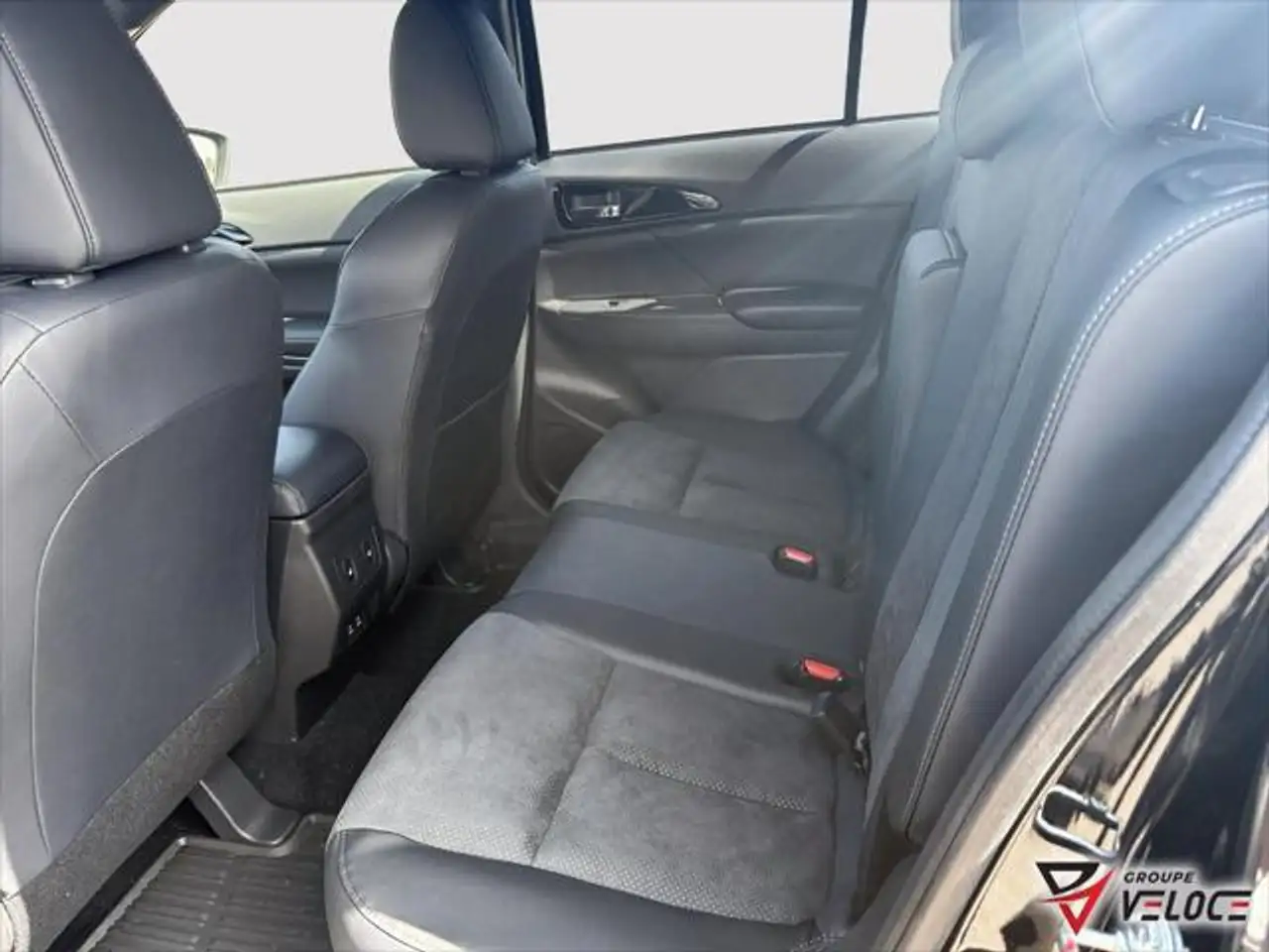 Mitsubishi Eclipse Cross снимка Mitsubishi Eclipse Cross