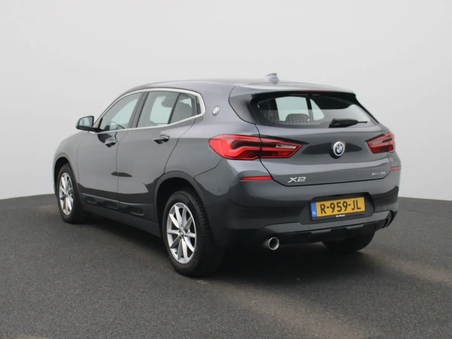 BMW X2 sDrive18i High Executive Edition | Achteruitrijcam Gris - 2