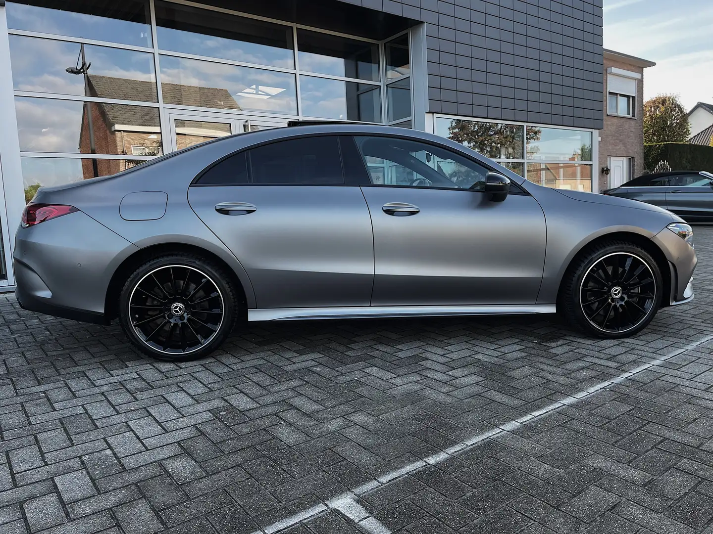 Mercedes-Benz CLA 250 CLA 250 e 8G-DCT AMG Line Grijs - 2