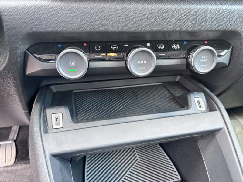 Citroen C4 C4 1.2 PureTech Shine Pack S — photo 10