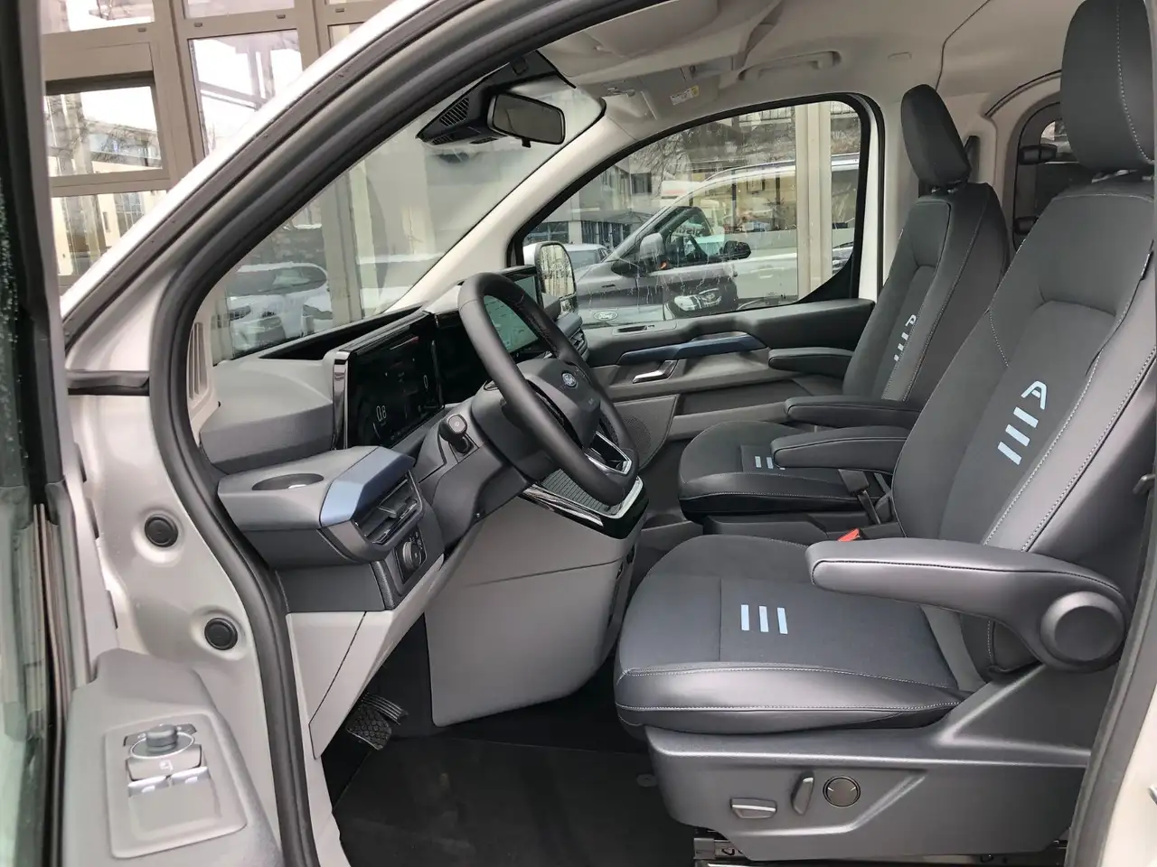 Ford Tourneo Custom 2026 — фото 11