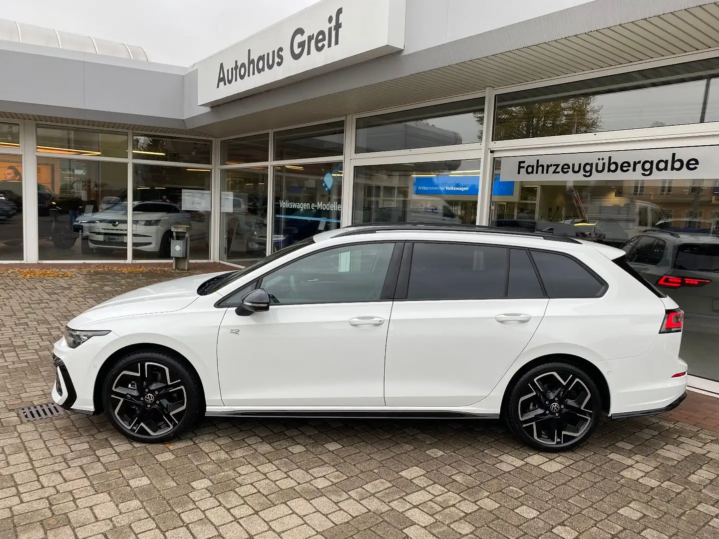 Volkswagen Golf VIII Variant 2.0 TDI DSG *R-Line*LED*NAVI* Weiß - 2