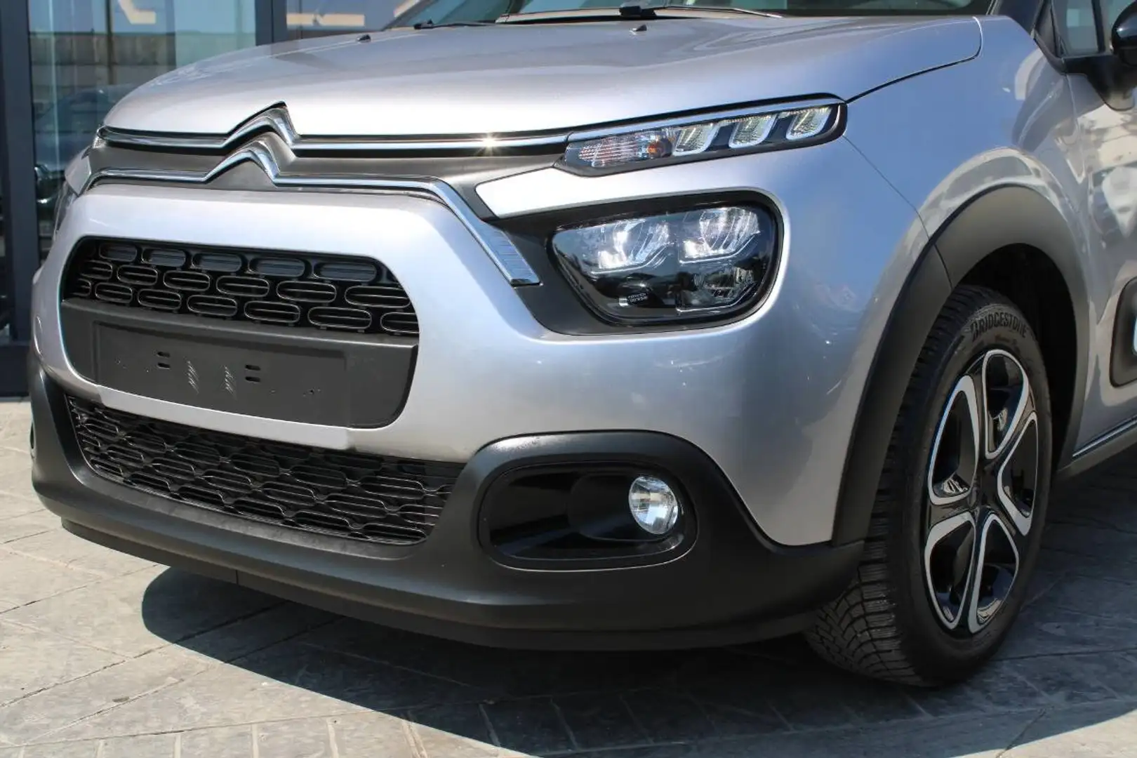 Citroen C3 1.2 puretech Feel Pack s&s 83cv con CarPlay Gris - 2