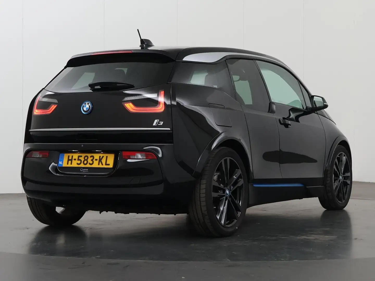 BMW i3 Executive Edition 120Ah 42 kWh | Panoramadak | Cru Schwarz - 2