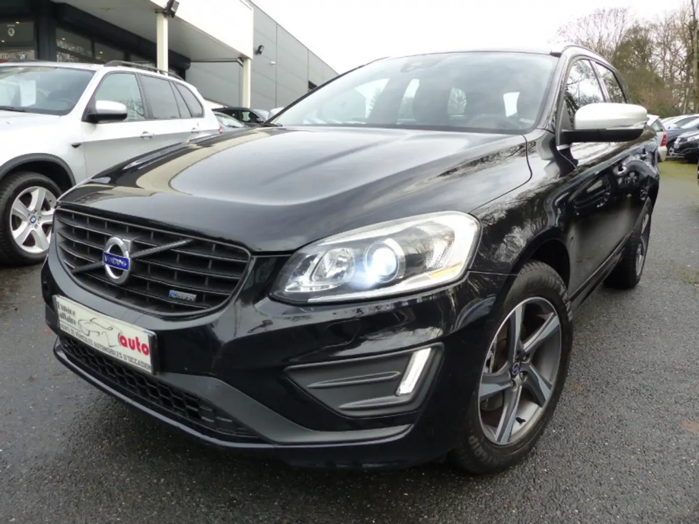 Volvo XC60 D4 181CH R-DESIGN GEARTRONIC Noir - 1