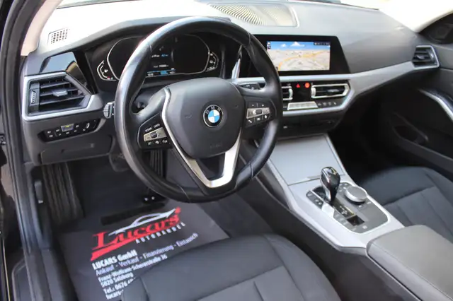 BMW 3 Series view 8