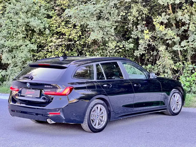 BMW 3 Series view 5