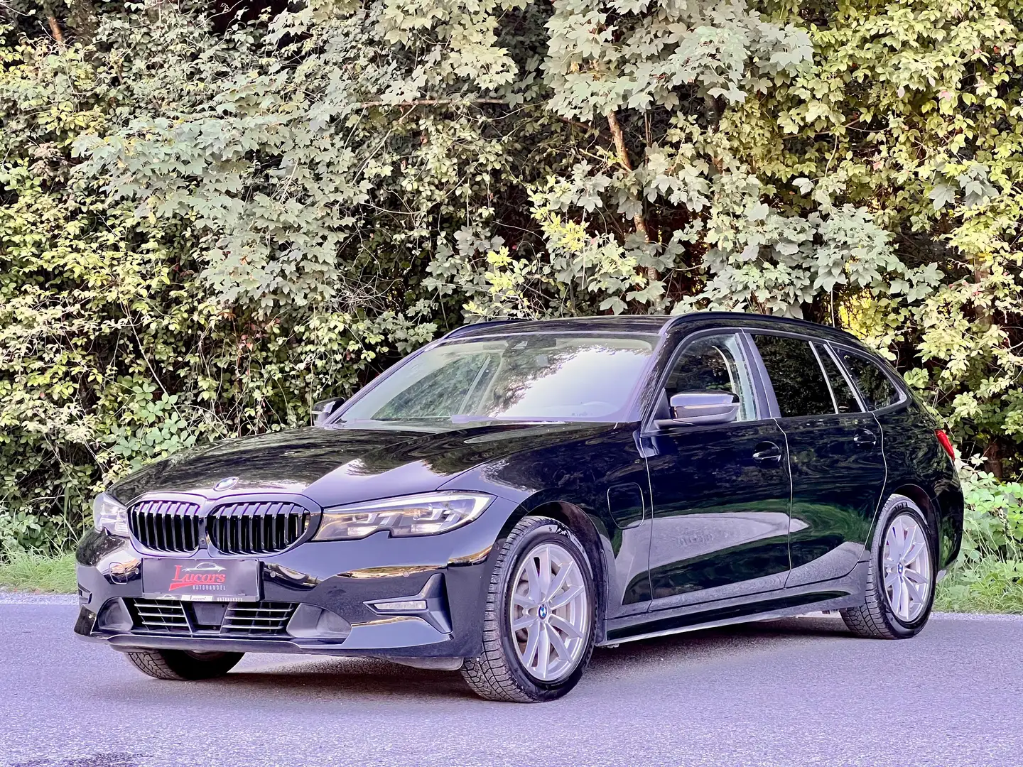 BMW 330 e xDrive Aut LED*NAVI*VIRTUAL*SPUR*SITZHEIZUNG* Schwarz - 1