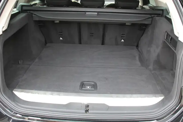 BMW 3 Series view 19
