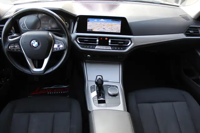 BMW 3 Series view 14