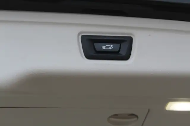 BMW 3 Series view 20