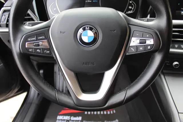 BMW 3 Series view 9