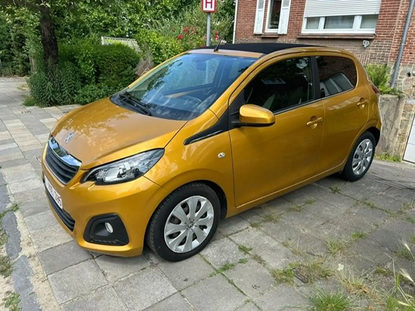 Peugeot 108 108 1.2 PureTech Allure Zlatna - 2