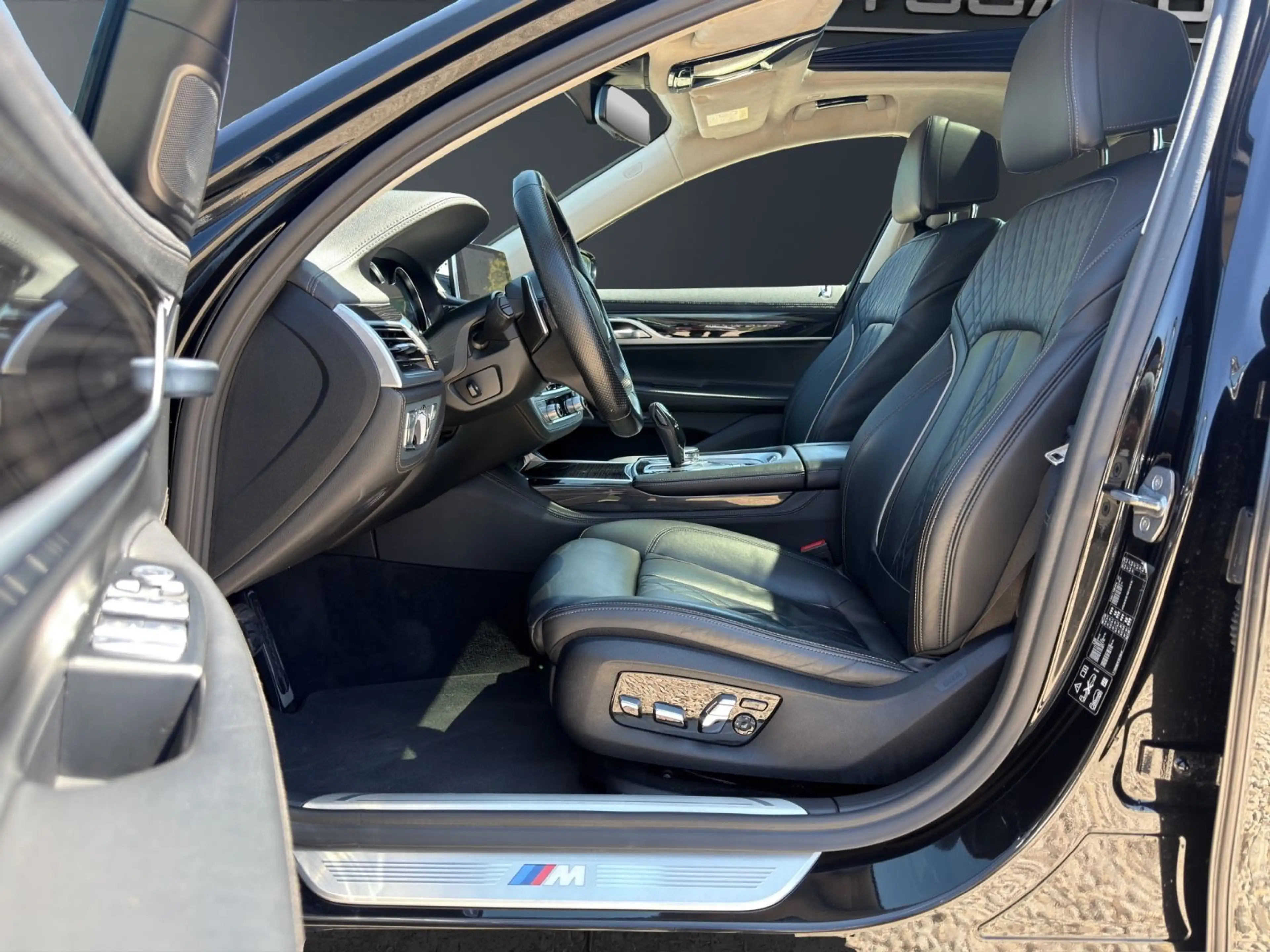 BMW 740 d xDrive L M-Paket *LASER*F-PARKEN*360°*H&K* — photo 11