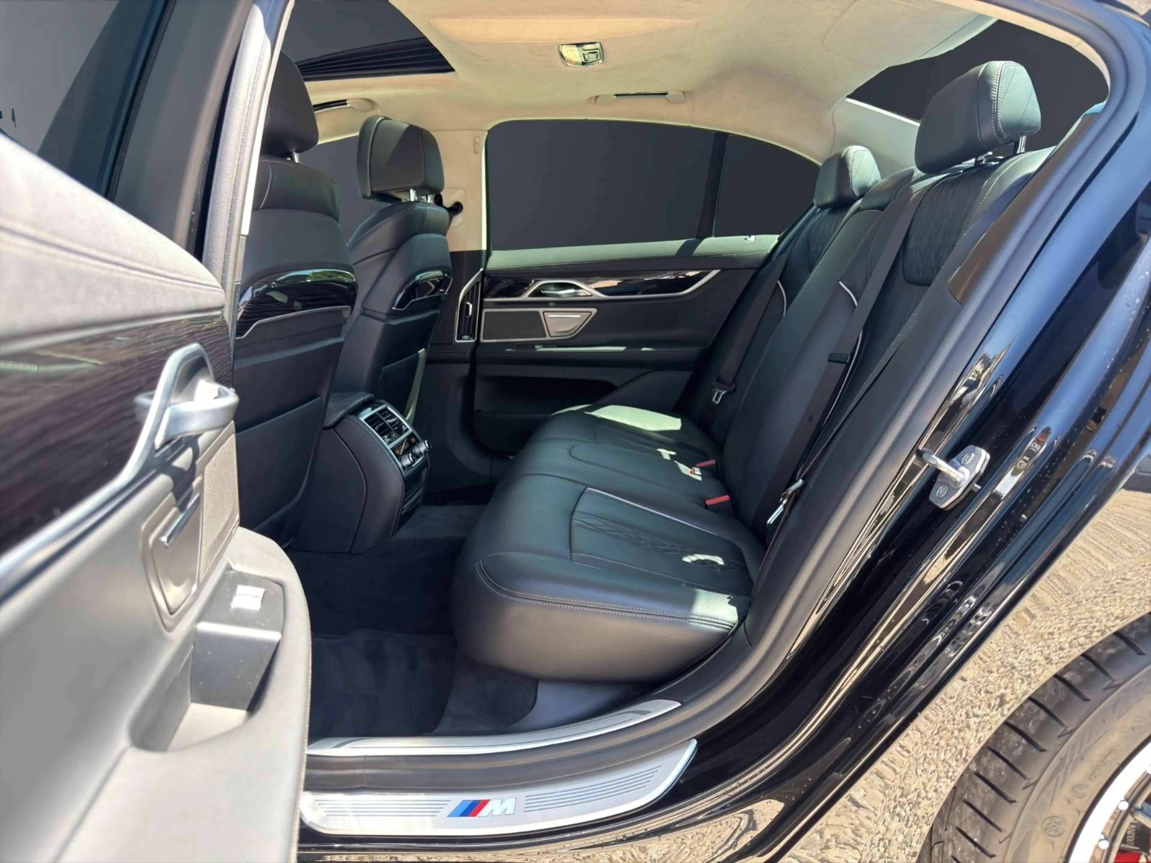 BMW 740 d xDrive L M-Paket *LASER*F-PARKEN*360°*H&K* — photo 13