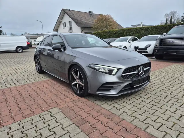 Mercedes-Benz A 200 d AMG Line Automatik, Navi, Rückfahrkamera, LED