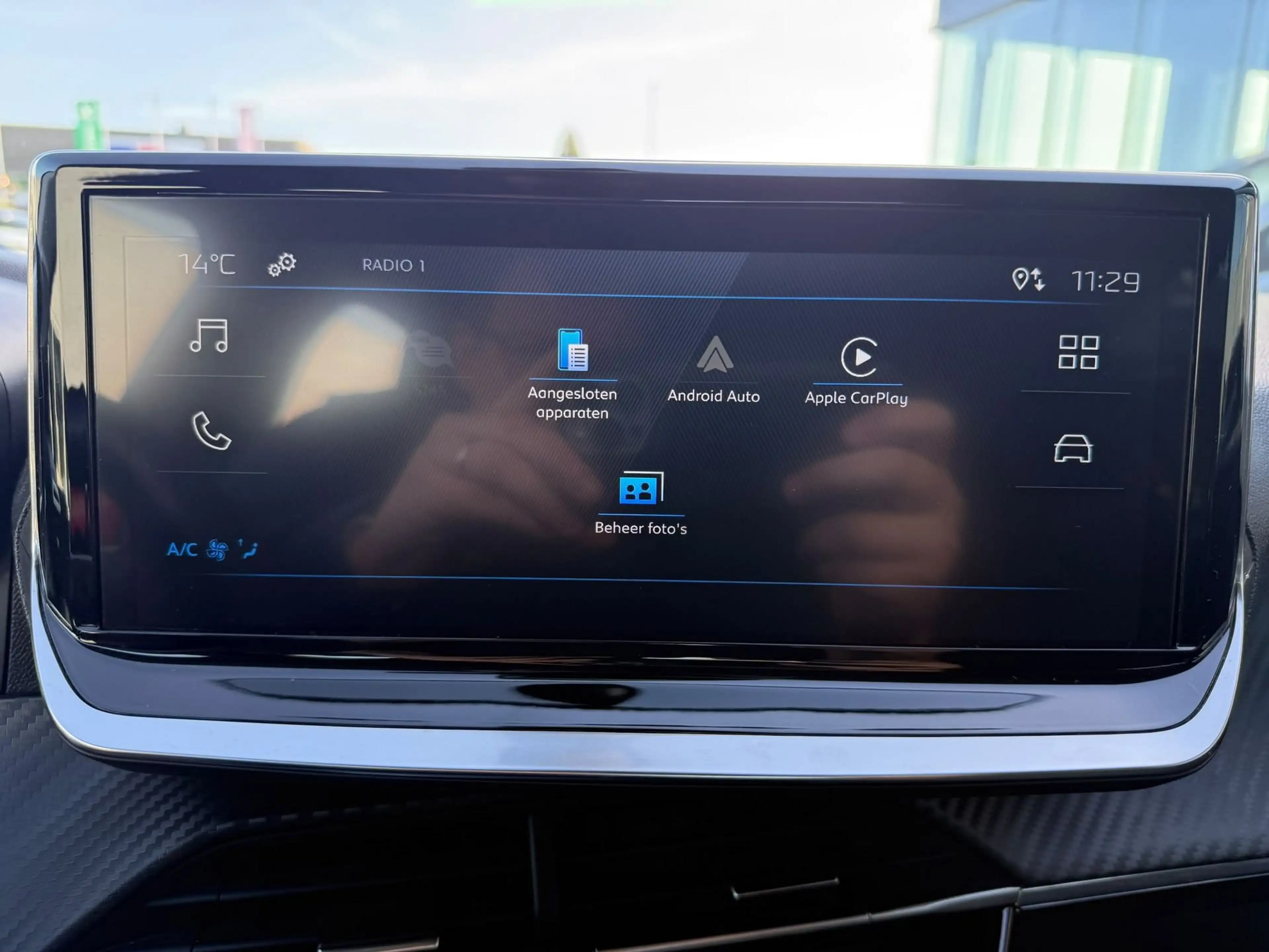 Peugeot 208 *AC*CARPLAY* 1.2 Benz 75pk Active — photo 9