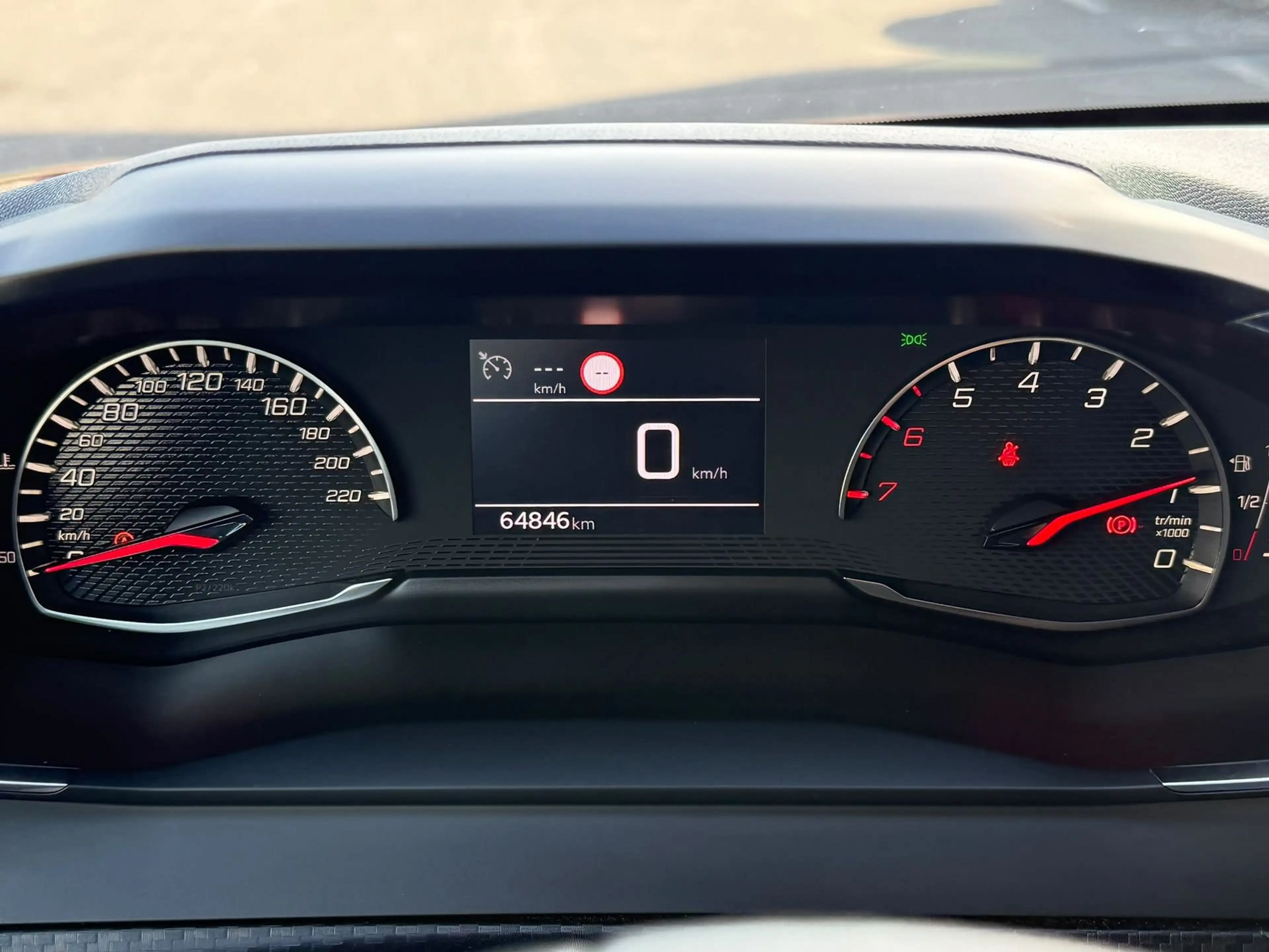 Peugeot 208 *AC*CARPLAY* 1.2 Benz 75pk Active — photo 15