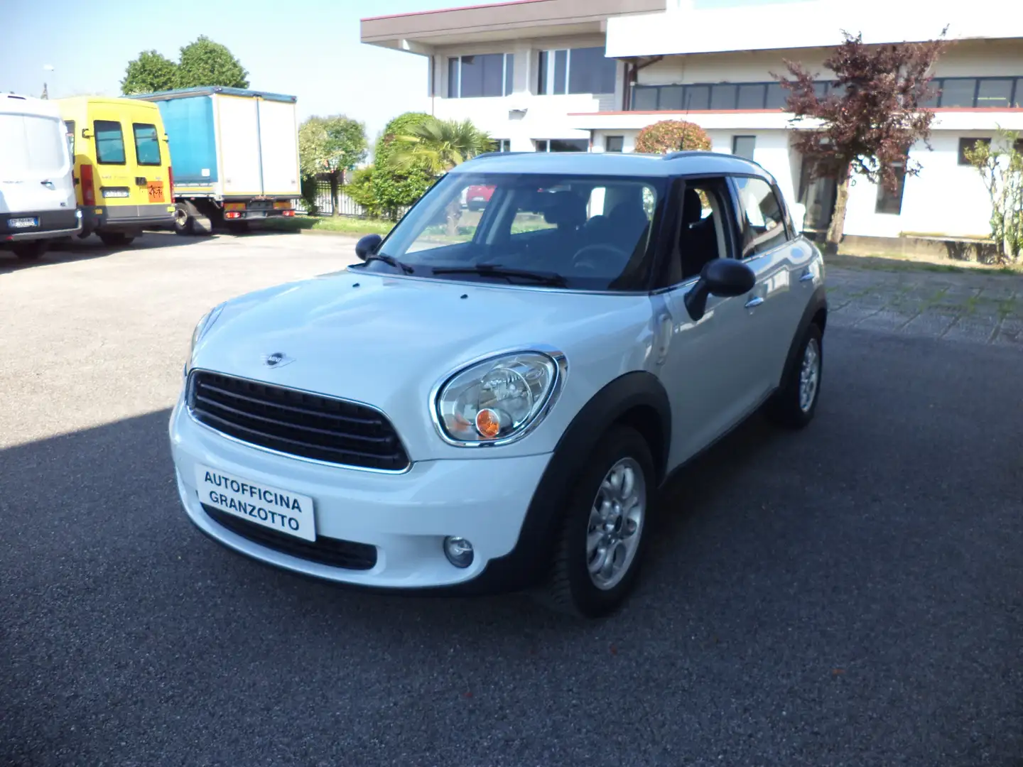 MINI One Countryman Білий - 1