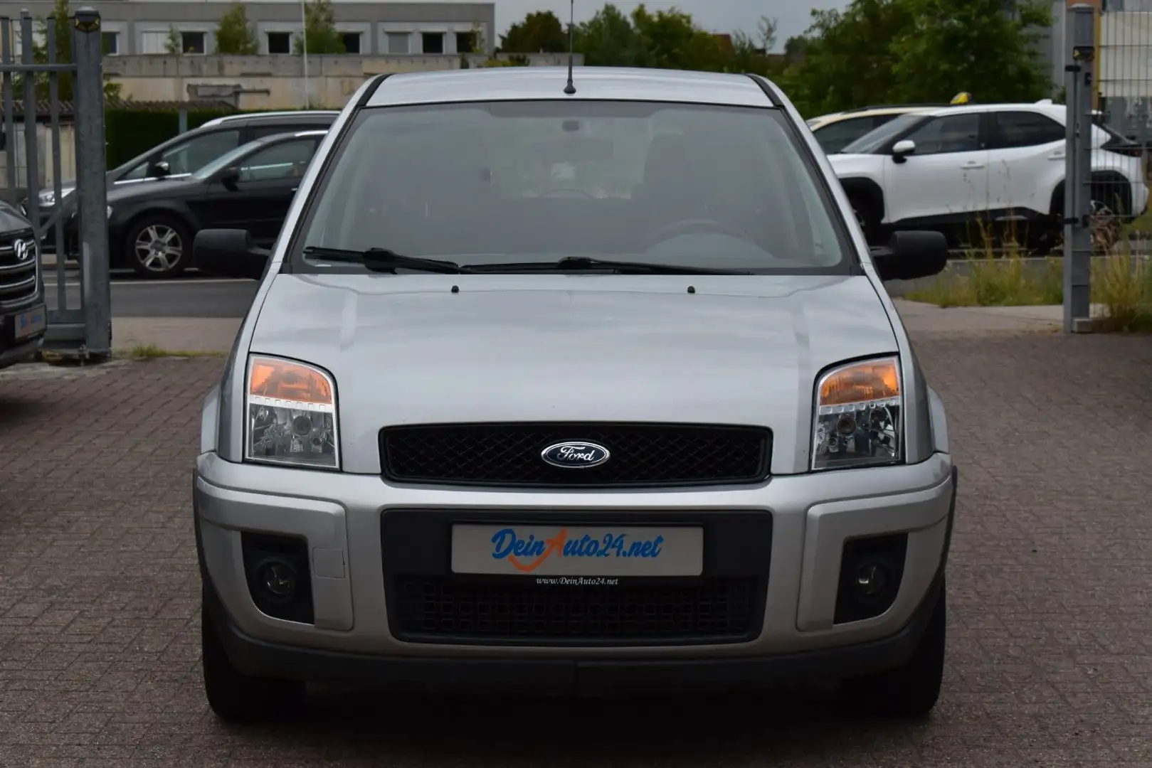Ford Fusion Fun 1.4|TÜV NEU|Klima|AHK|Sitzheizung|CD Silber - 2