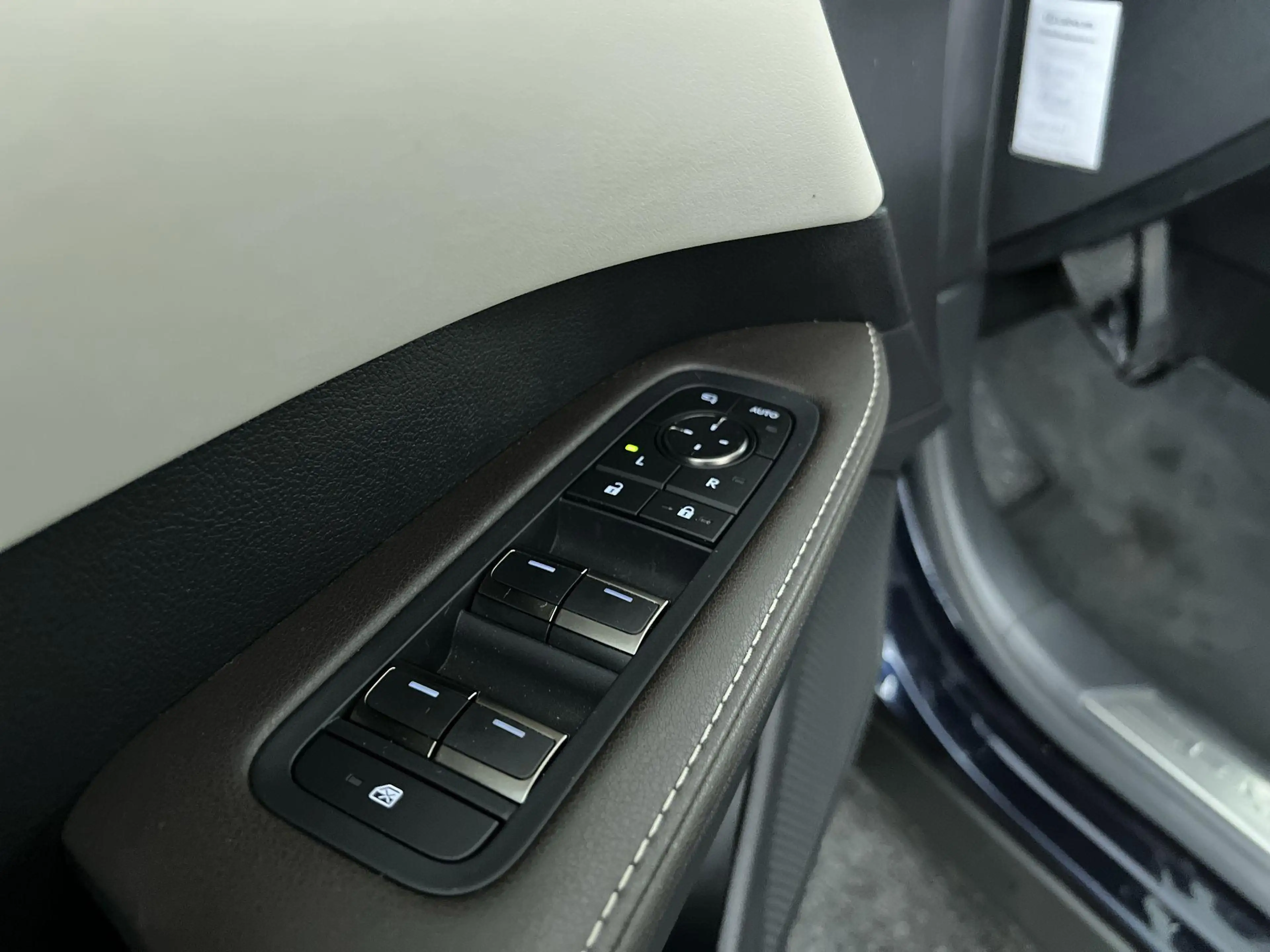 Lexus RX 450h 450h+ Plug-in Hybrid Luxury Line — photo 12