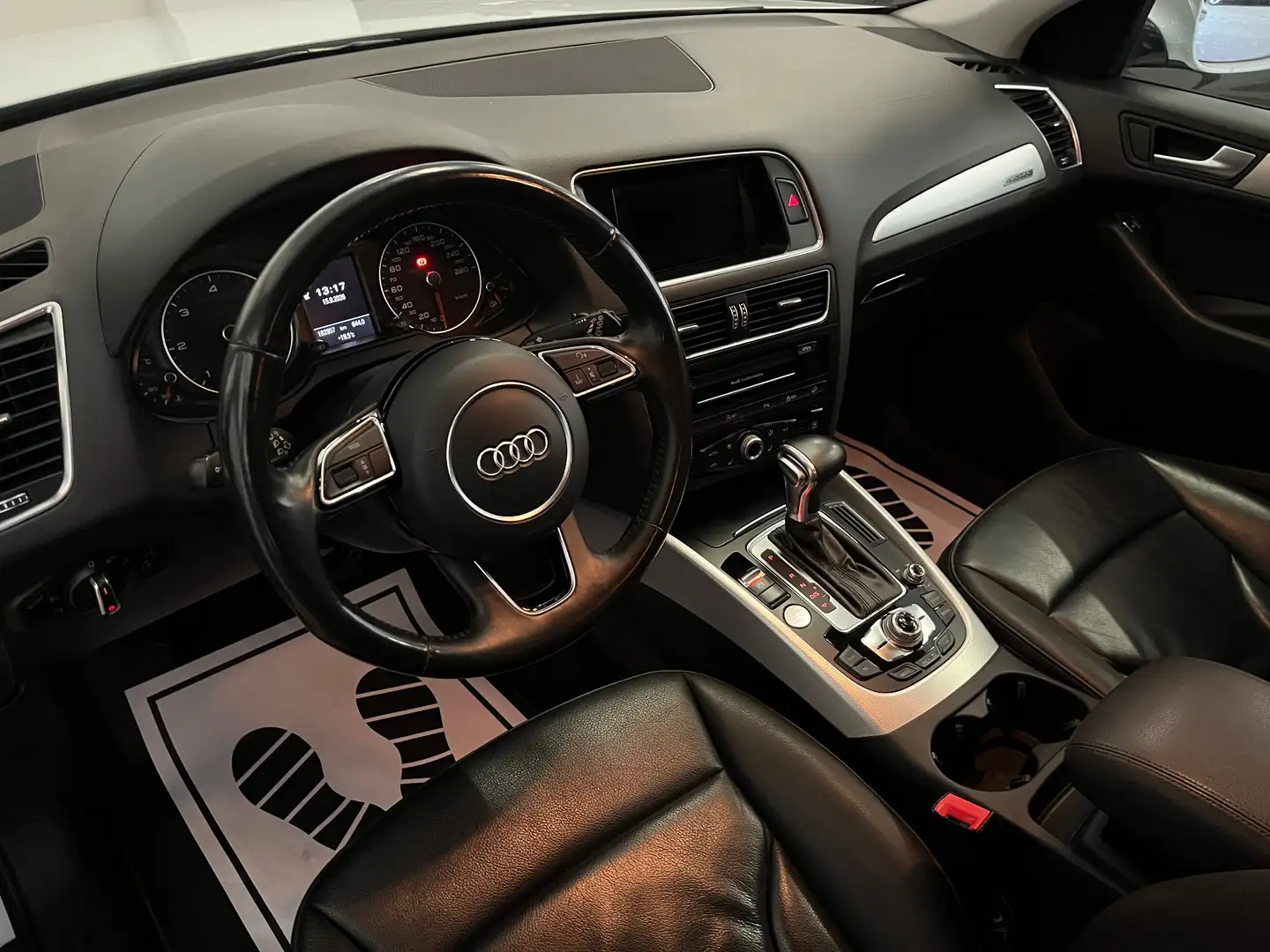 Audi Q5 2.0 TDI quattro SLine Weiß - 2