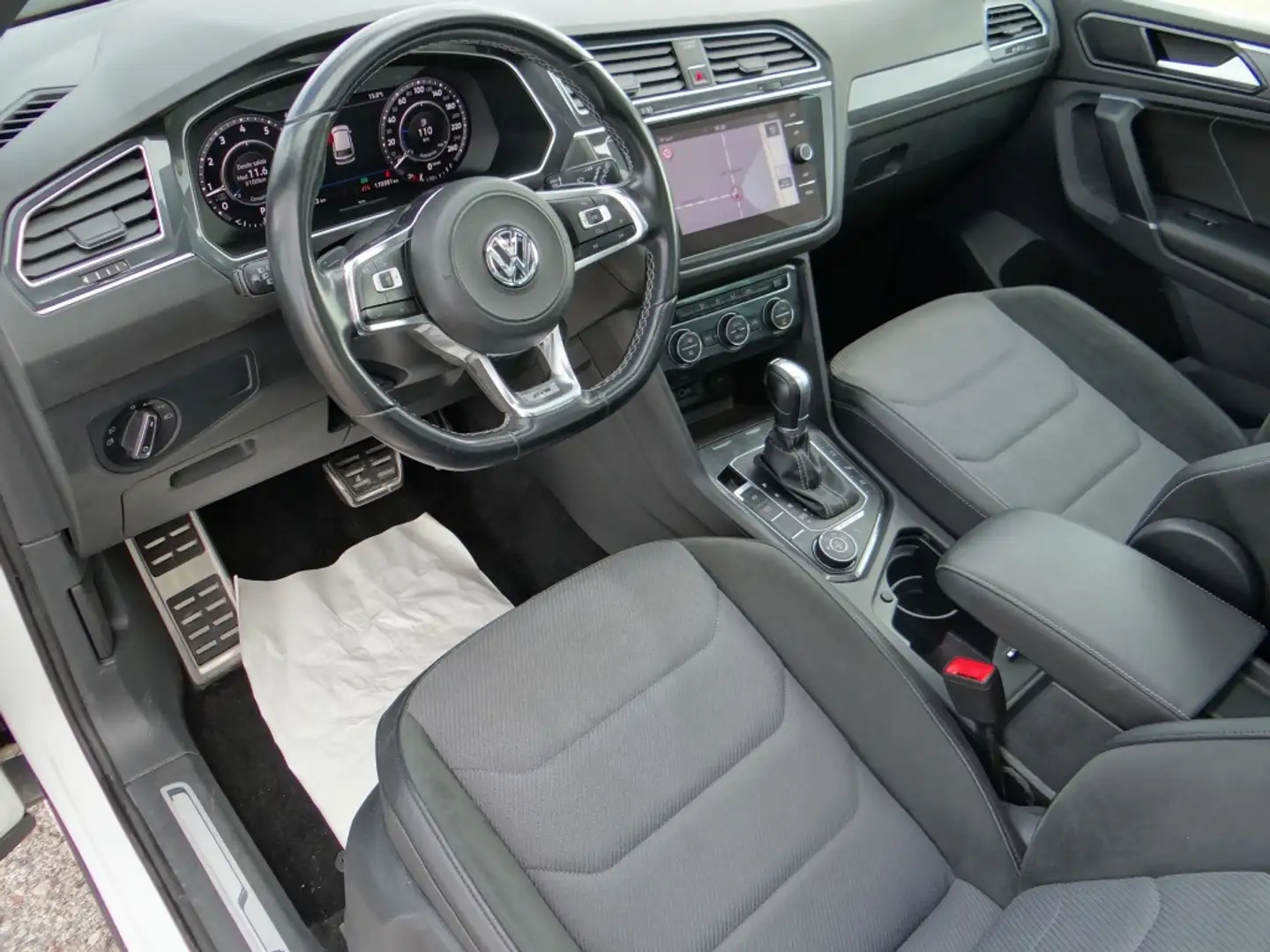 Volkswagen Tiguan 1.4 TSI Sport 4Motion DSG 110kW Wit - 2