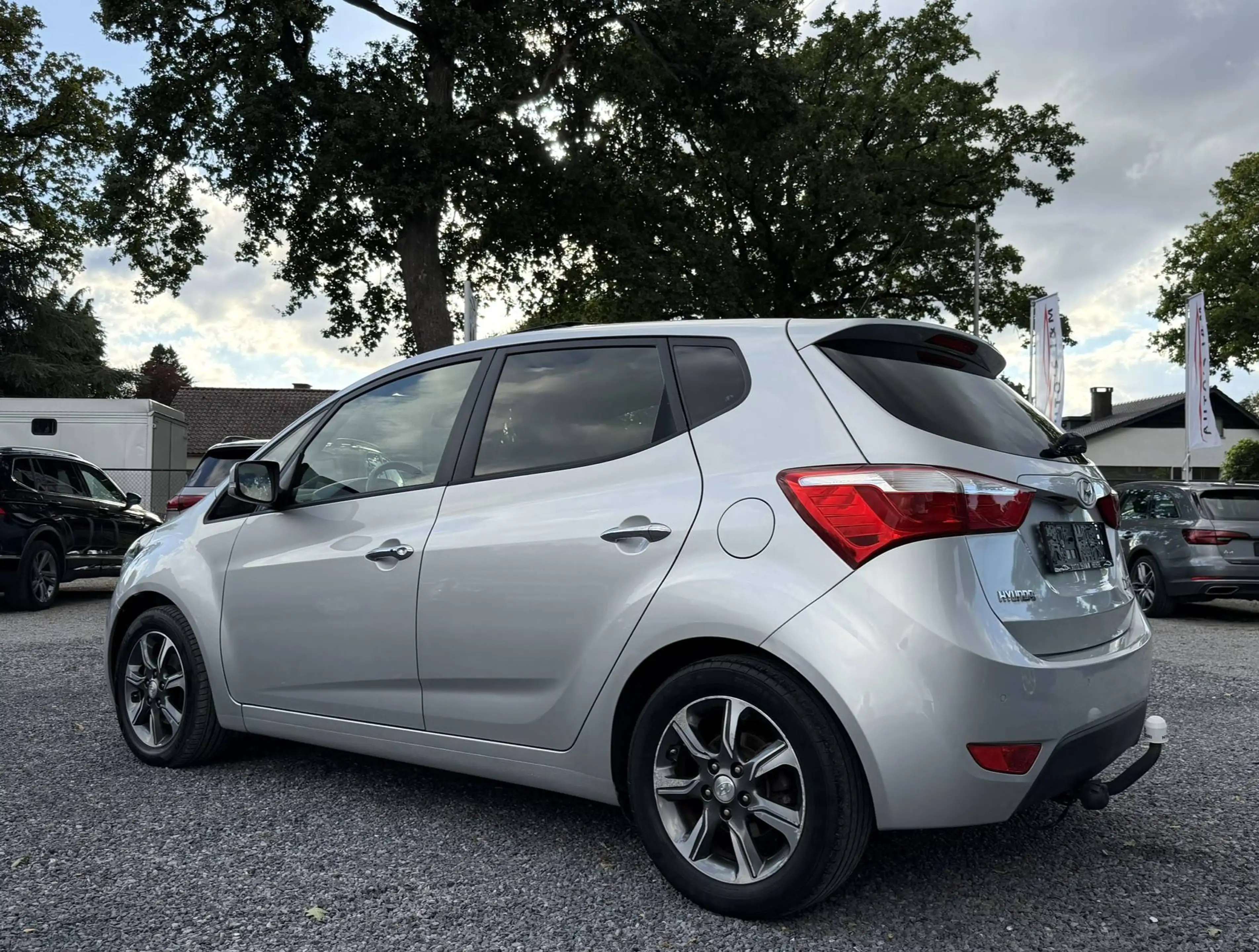 Hyundai iX20 1.6i Benzine - Automaat Pano Navi Zetelverw. Garantie! — photo 2