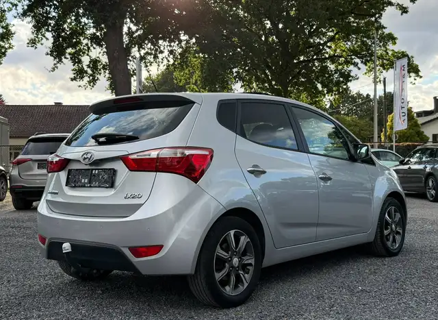 Hyundai Ix20 view 3