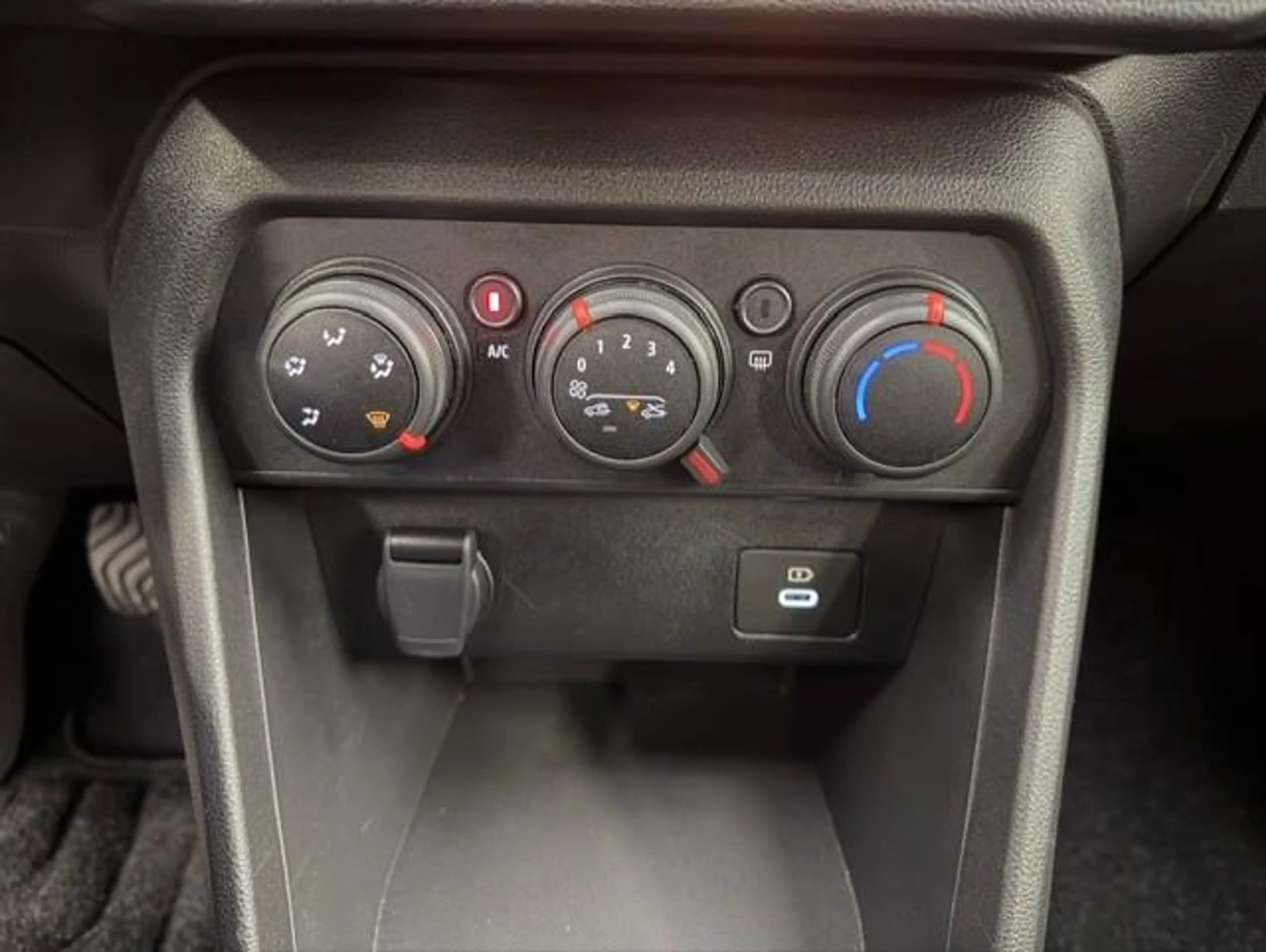 Dacia Sandero TCe 90 Stepway Expression — photo 13