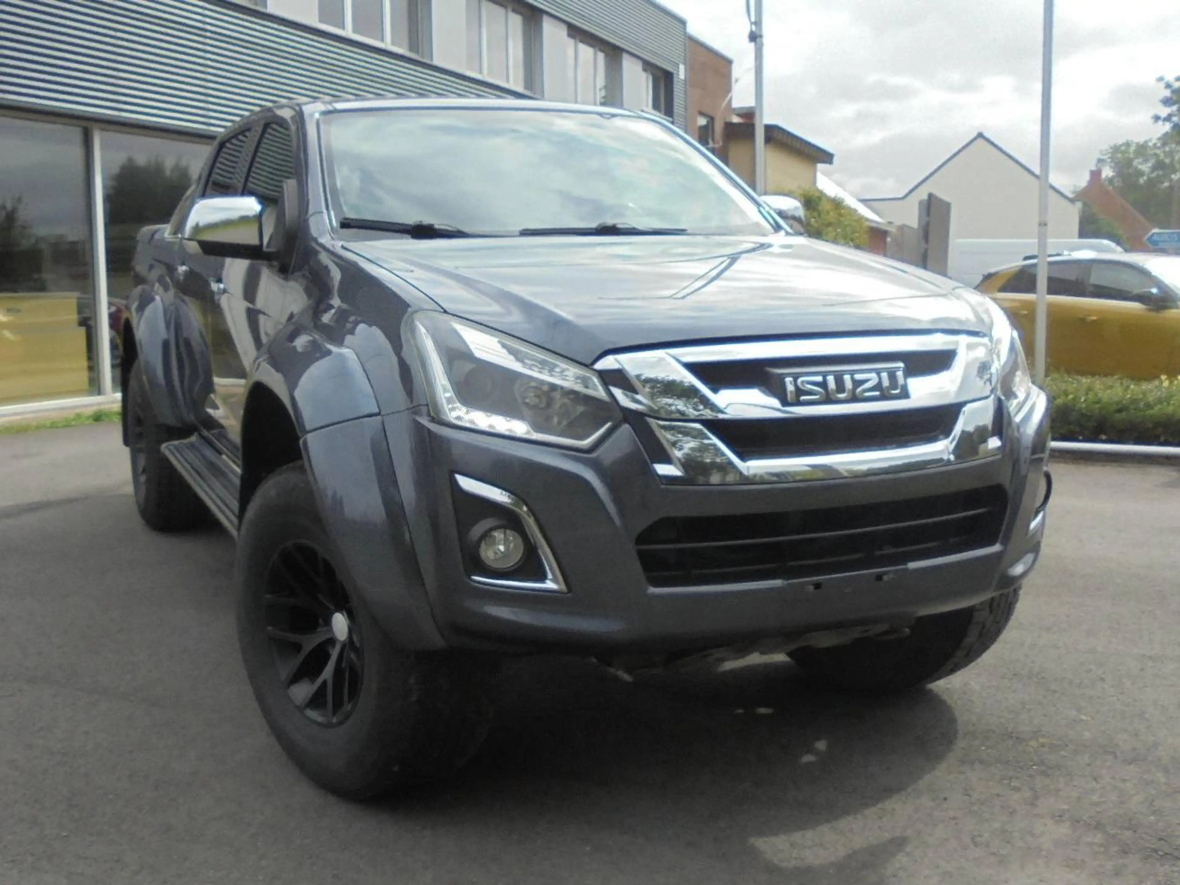 Isuzu D-Max 1.9 Turbo D 4WD AT35 — photo 2