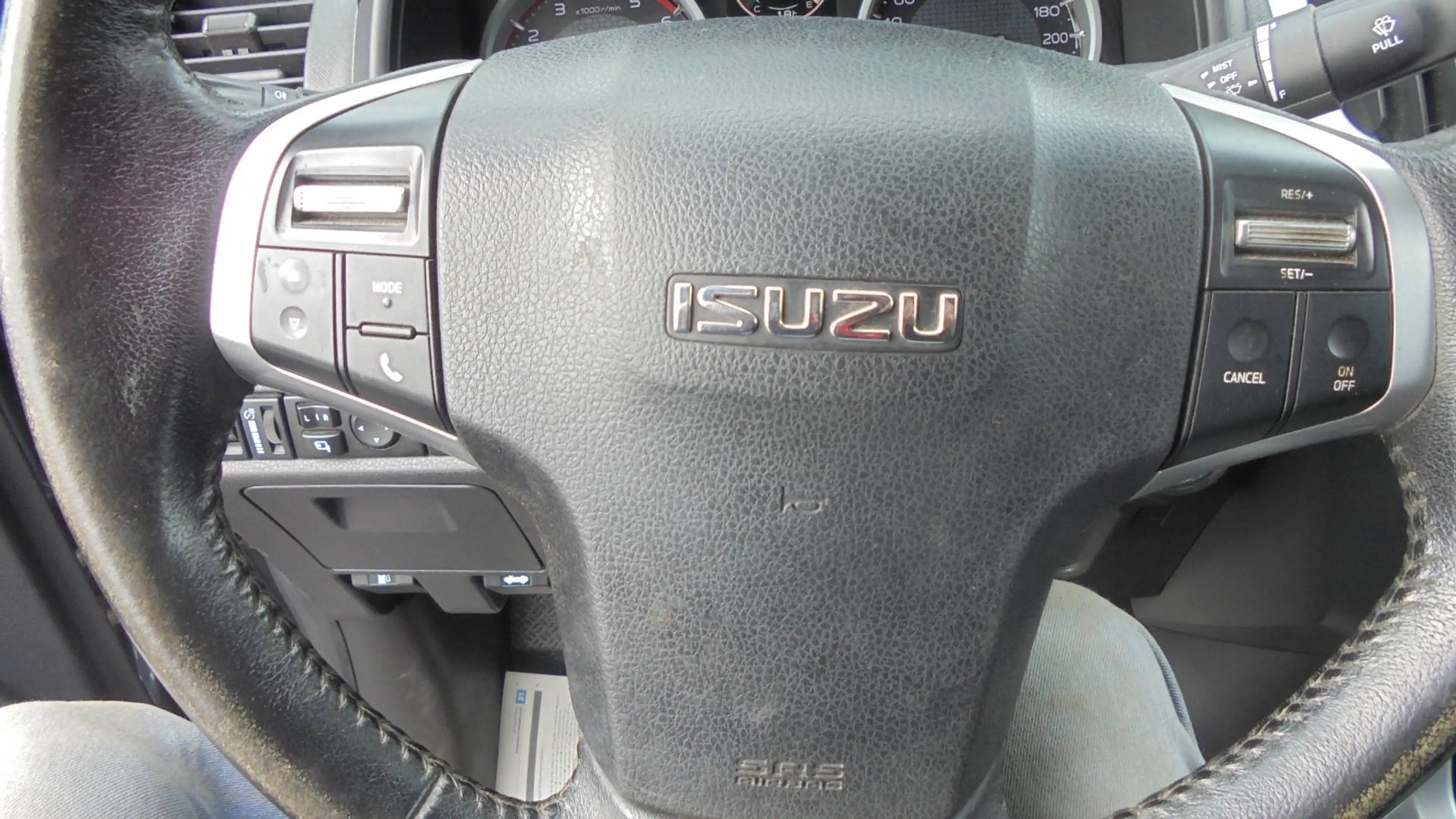 Isuzu D-Max 1.9 Turbo D 4WD AT35 — photo 13