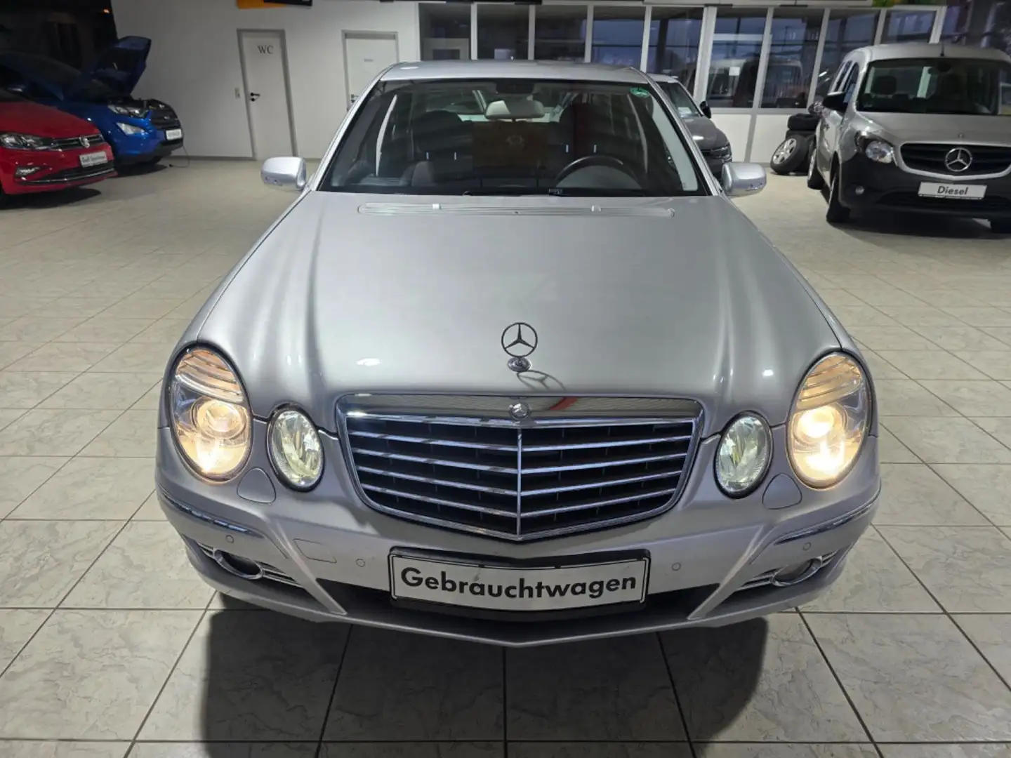 Mercedes-Benz E 200 K NGT Automatik Limousine Xenon Alu 1.Hand Silber - 2