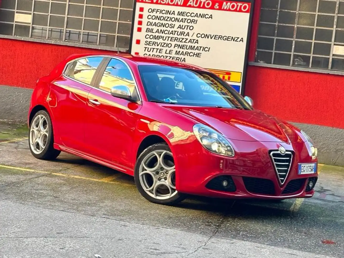 Alfa Romeo Giulietta Rosso - 1