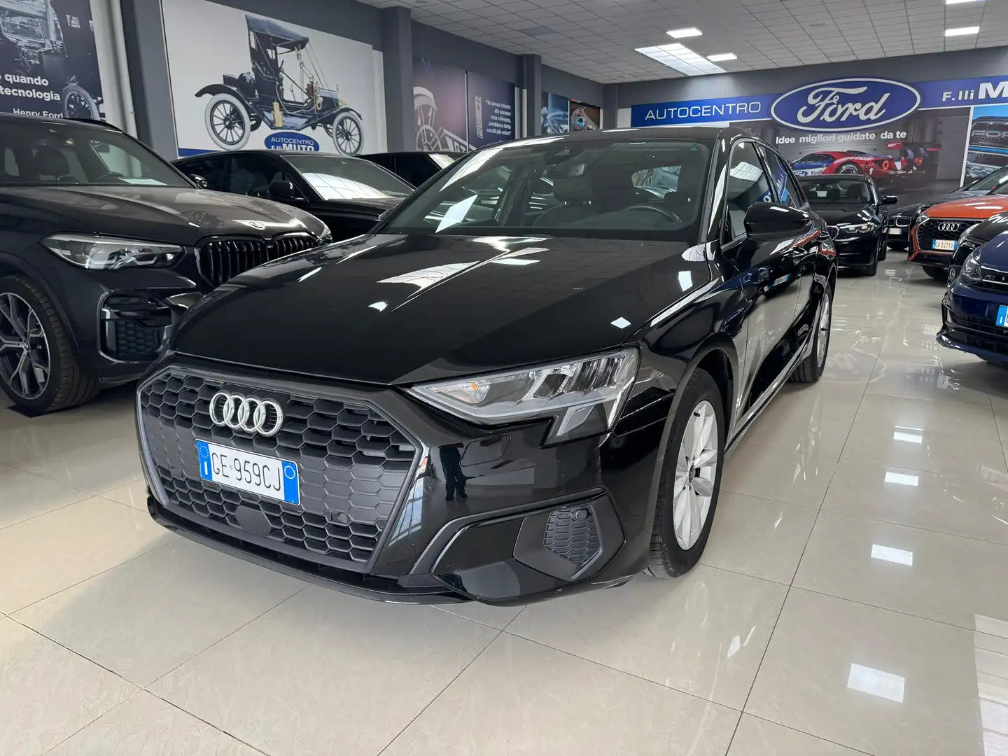 Audi A3 A3 Sportback 35 2.0 tdi Business s-tronic Zwart - 1