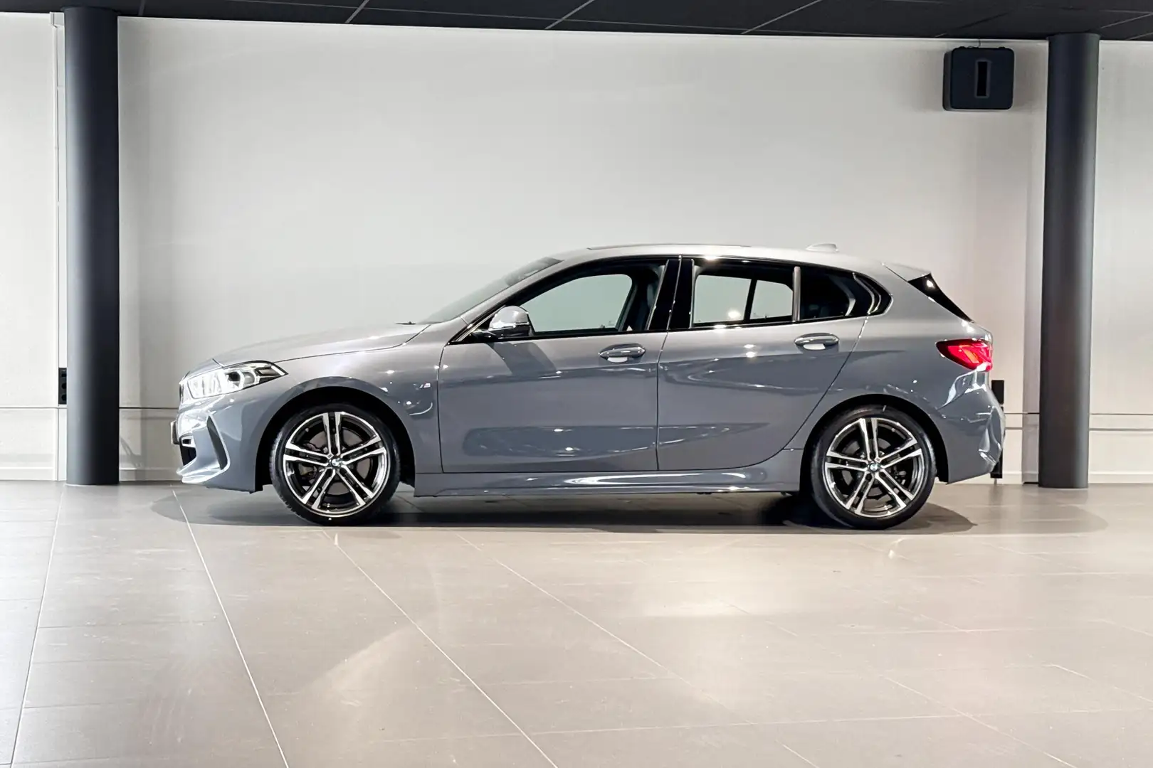 BMW 120 1 Serie 120i | M Sport | Glazen Panoramadak | Stoe Gris - 2