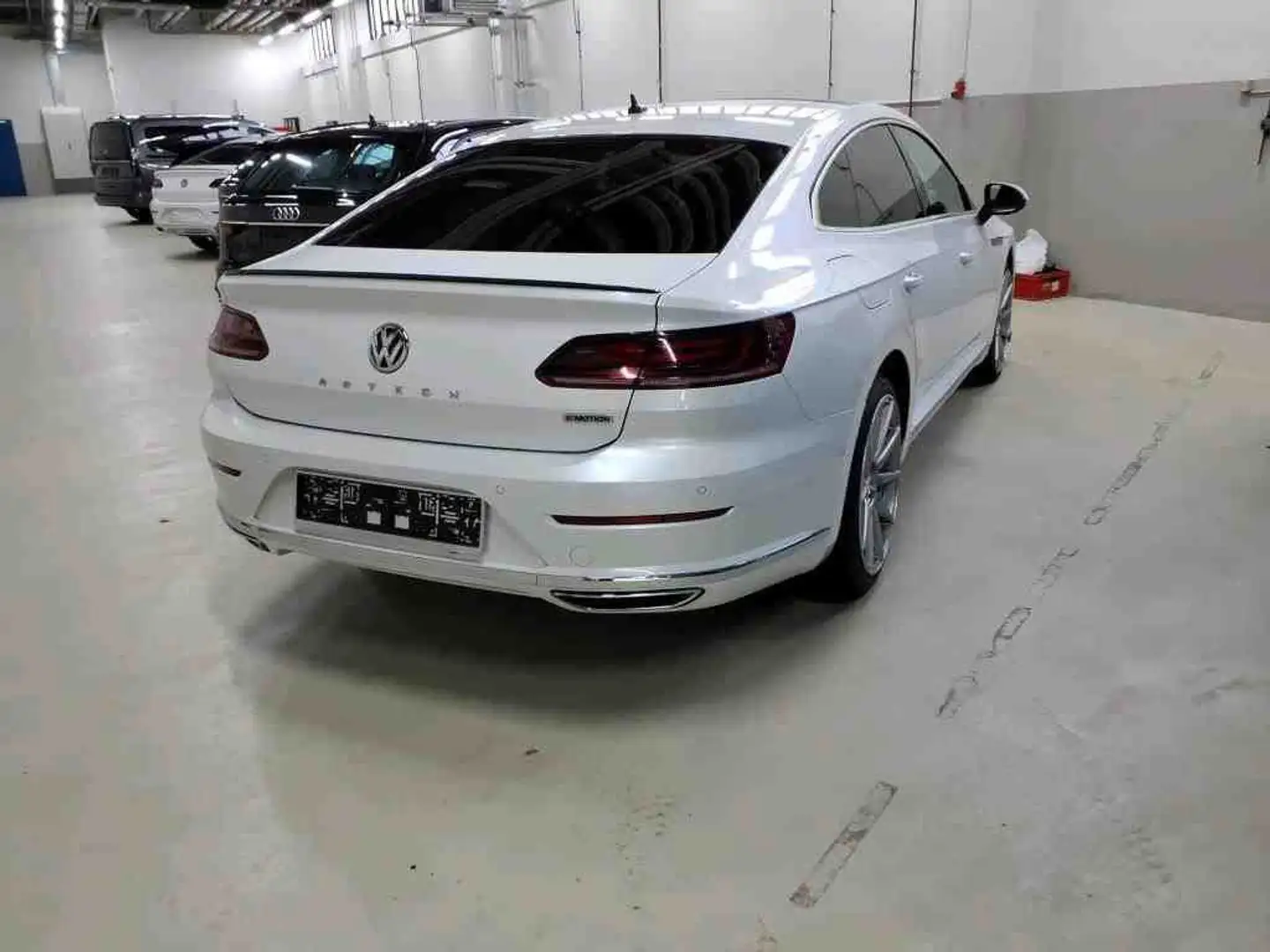 Volkswagen Arteon 4Motion 2.0 TSI "R-Line/LED/Head-UP/Pano" Weiß - 2