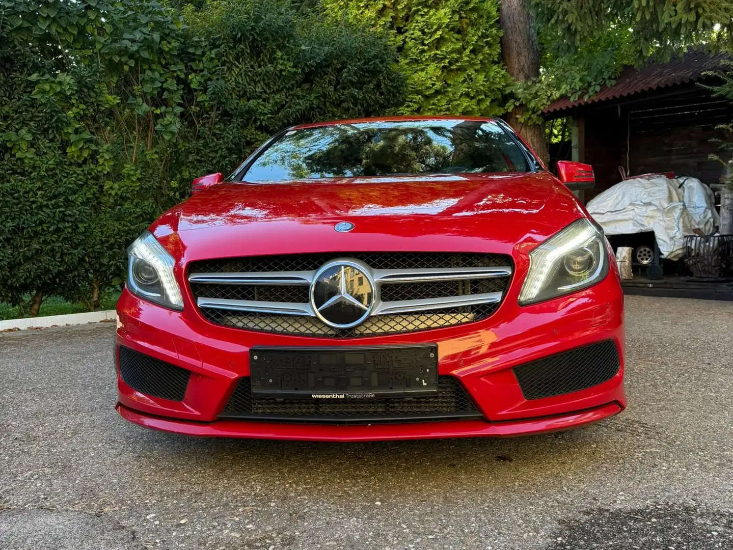 Mercedes-Benz A 180 A 180 BlueEfficiency AMG - Edition Lifestyle Edition Lifestyle Rot - 1