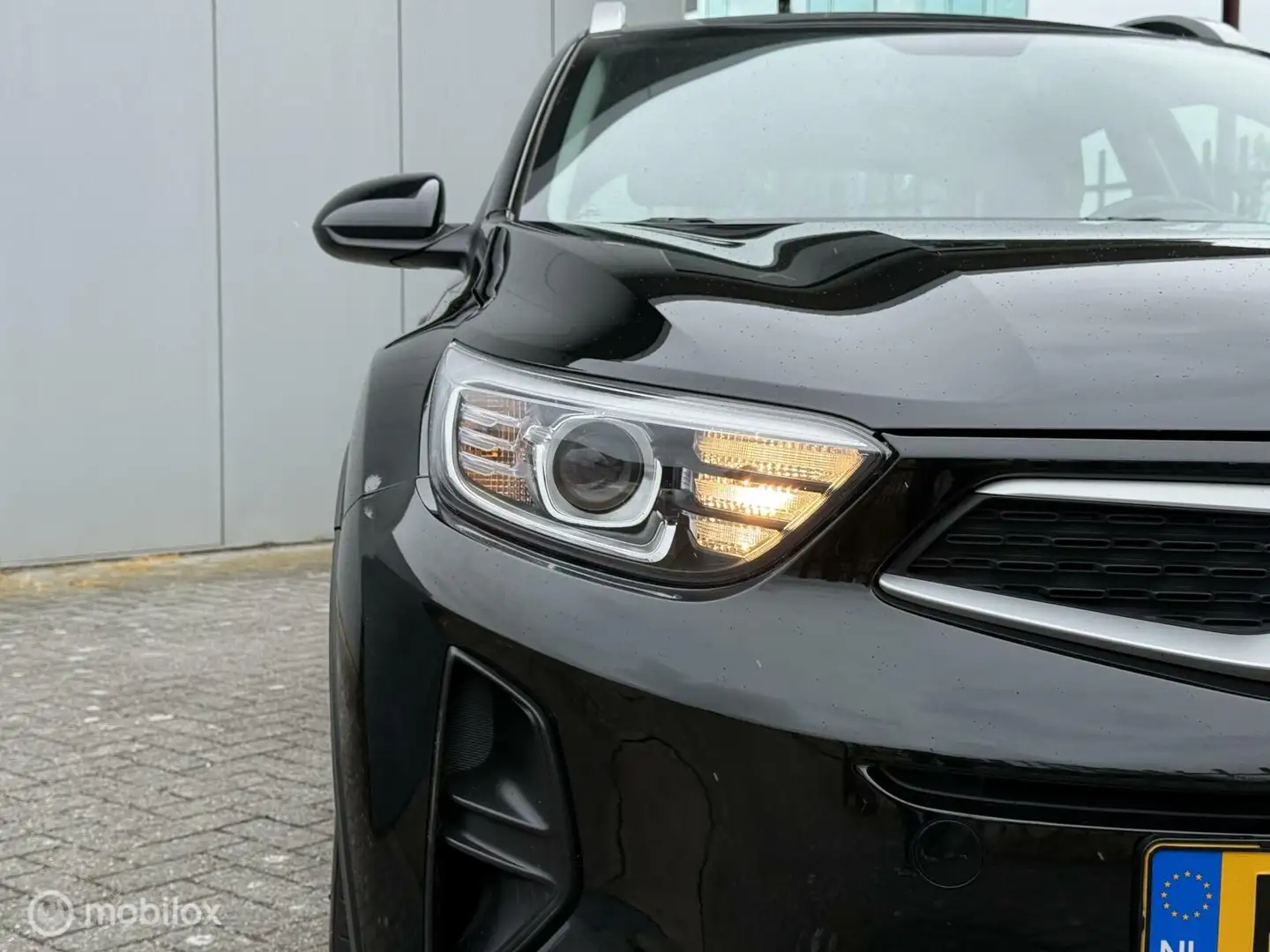 Kia Stonic 1.0 MHEV DynamicLine Airco | Garantie | Rijklaar Zwart - 2