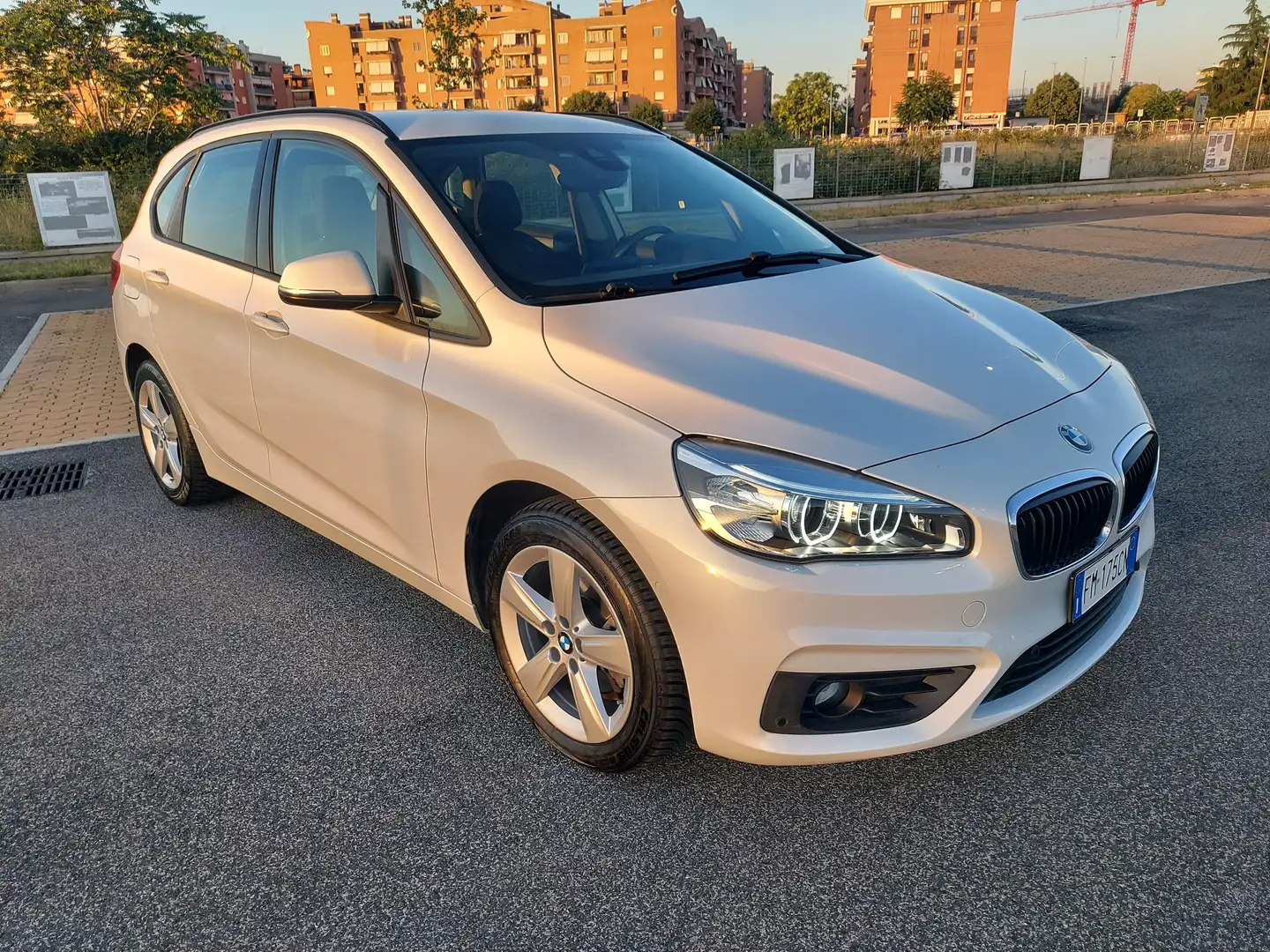 BMW 218 Active Tourer 218d auto PERFETTA Blanc - 2