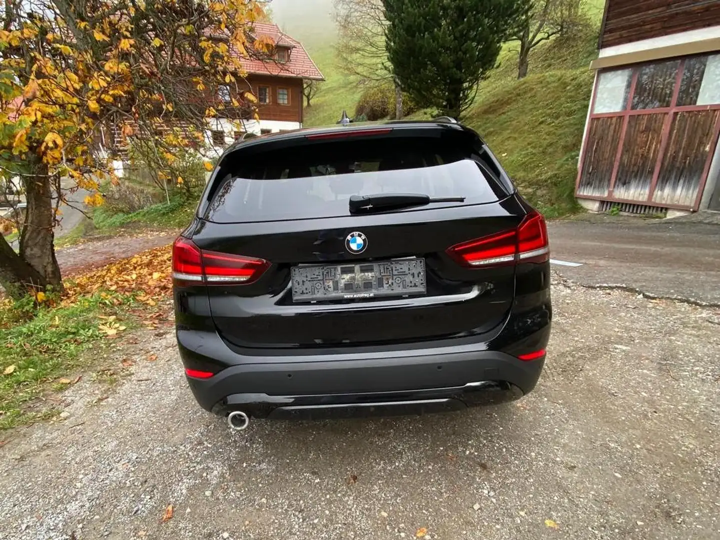 BMW X1 X1 sDrive16d Aut. Schwarz - 2