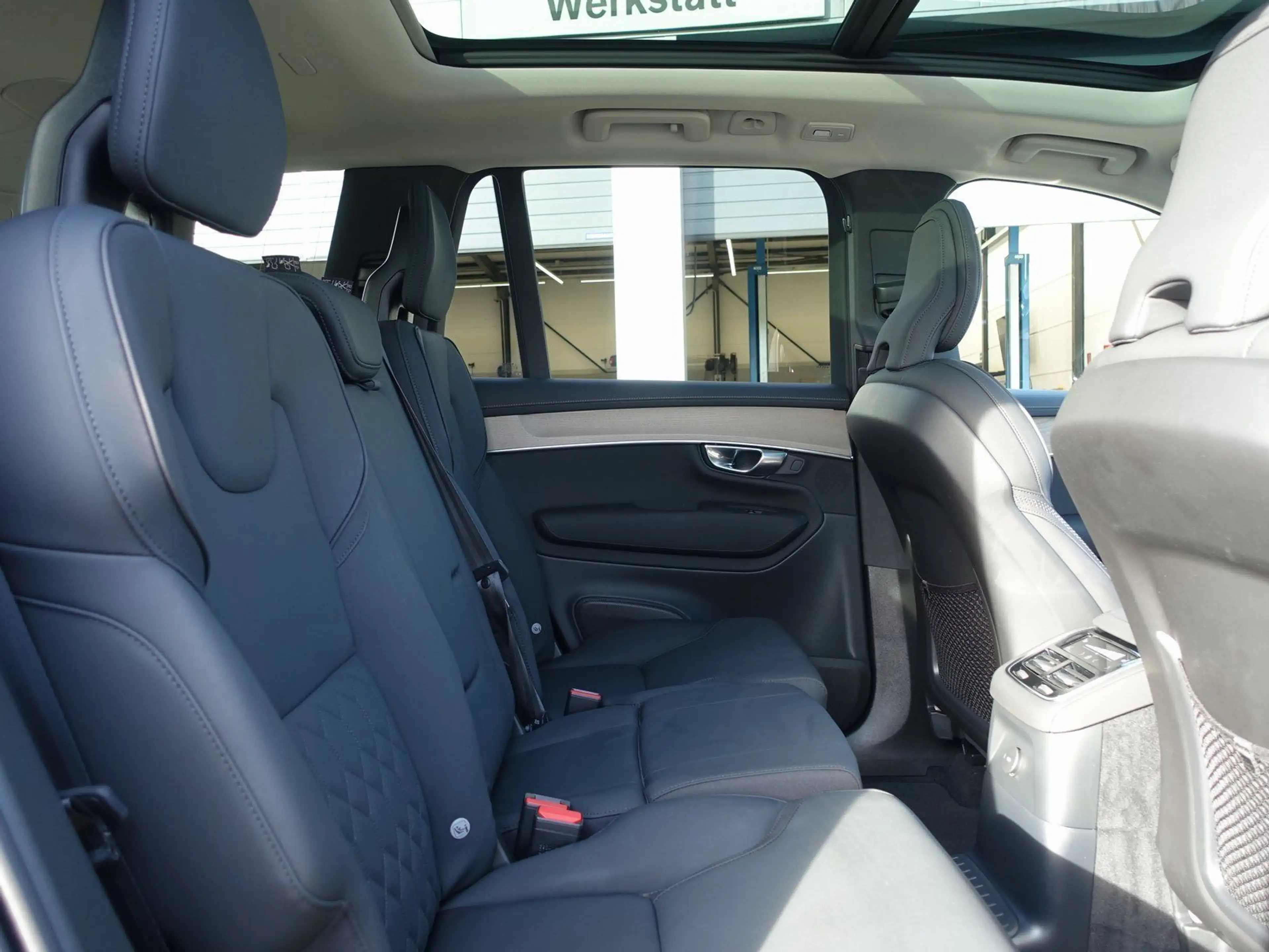 Volvo XC90 Plus T8 AWD Plug-in Hybrid/FourC/HUD/Pano — photo 9