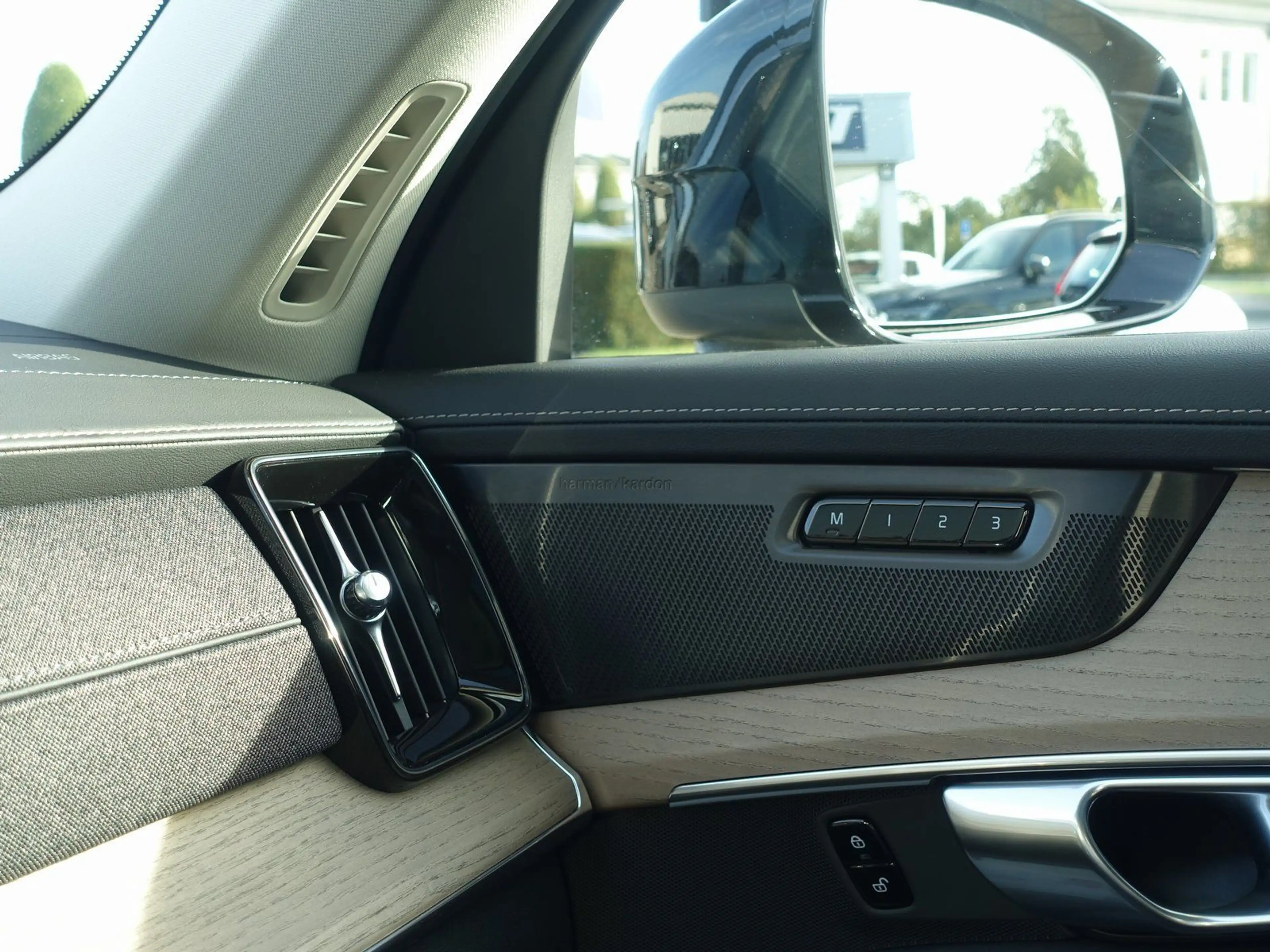 Volvo XC90 Plus T8 AWD Plug-in Hybrid/FourC/HUD/Pano — photo 22