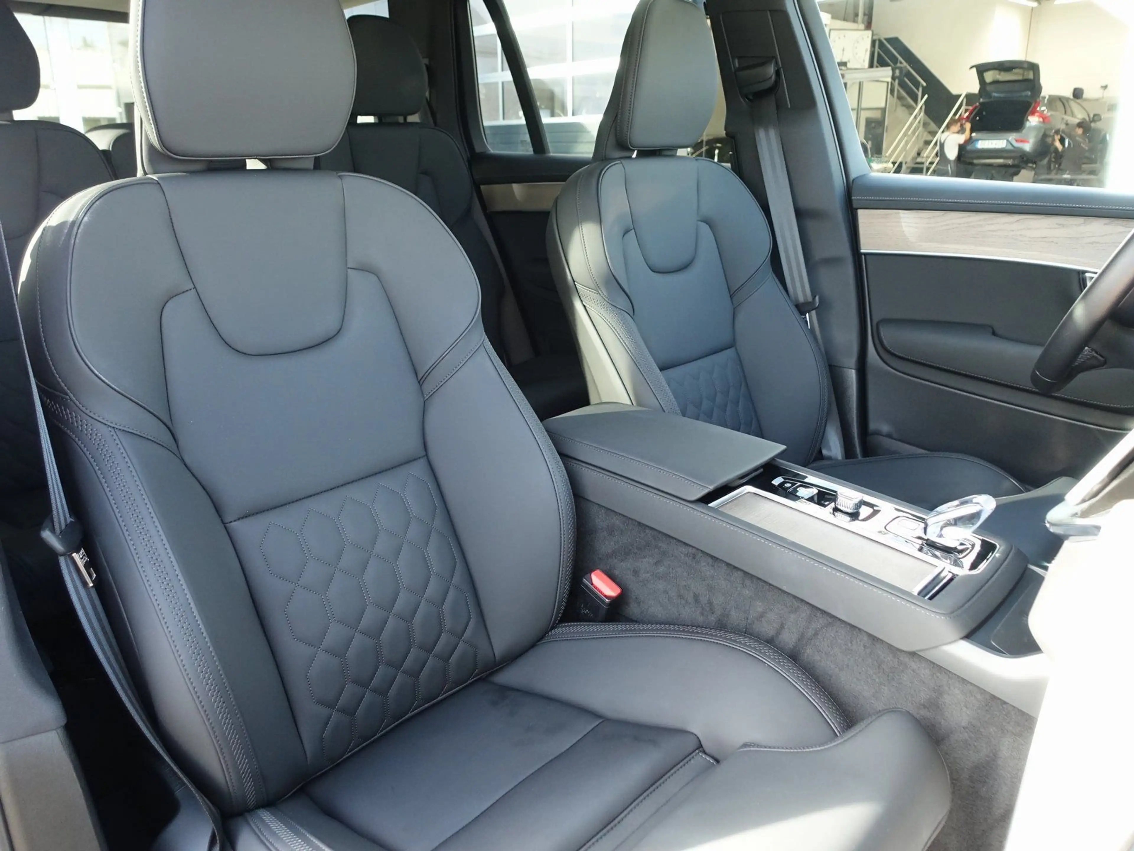 Volvo XC90 Plus T8 AWD Plug-in Hybrid/FourC/HUD/Pano — photo 8