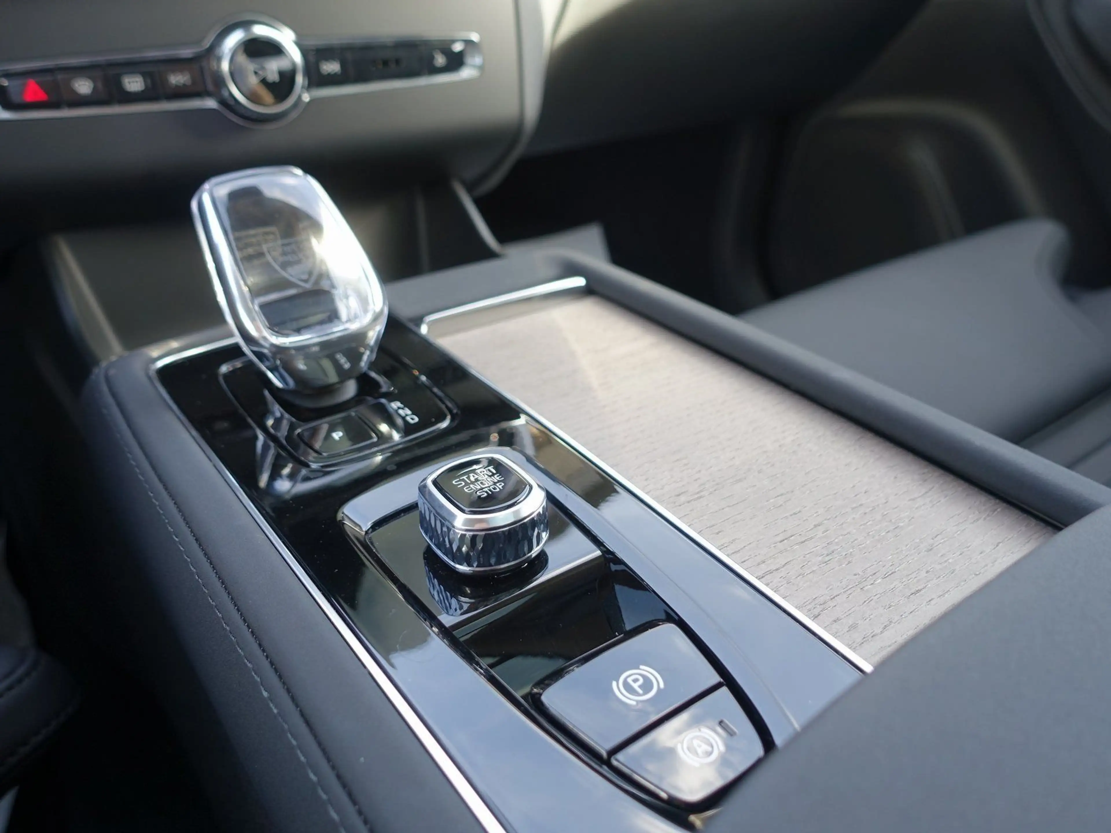 Volvo XC90 Plus T8 AWD Plug-in Hybrid/FourC/HUD/Pano — photo 21