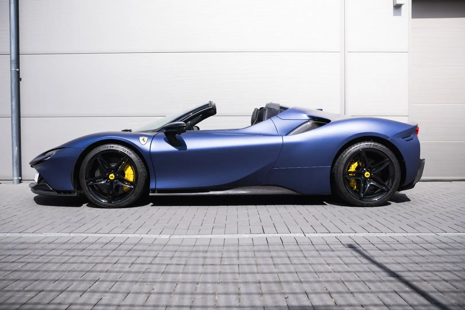 Ferrari SF90 Spider Foliert-Lift-KarbonRacingSitze-JBL Чёрный - 1