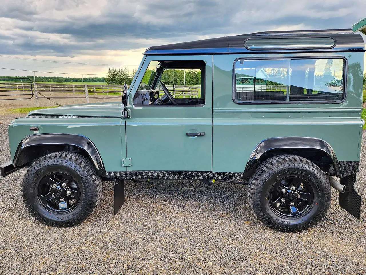Land Rover Defender снимка Land Rover Defender