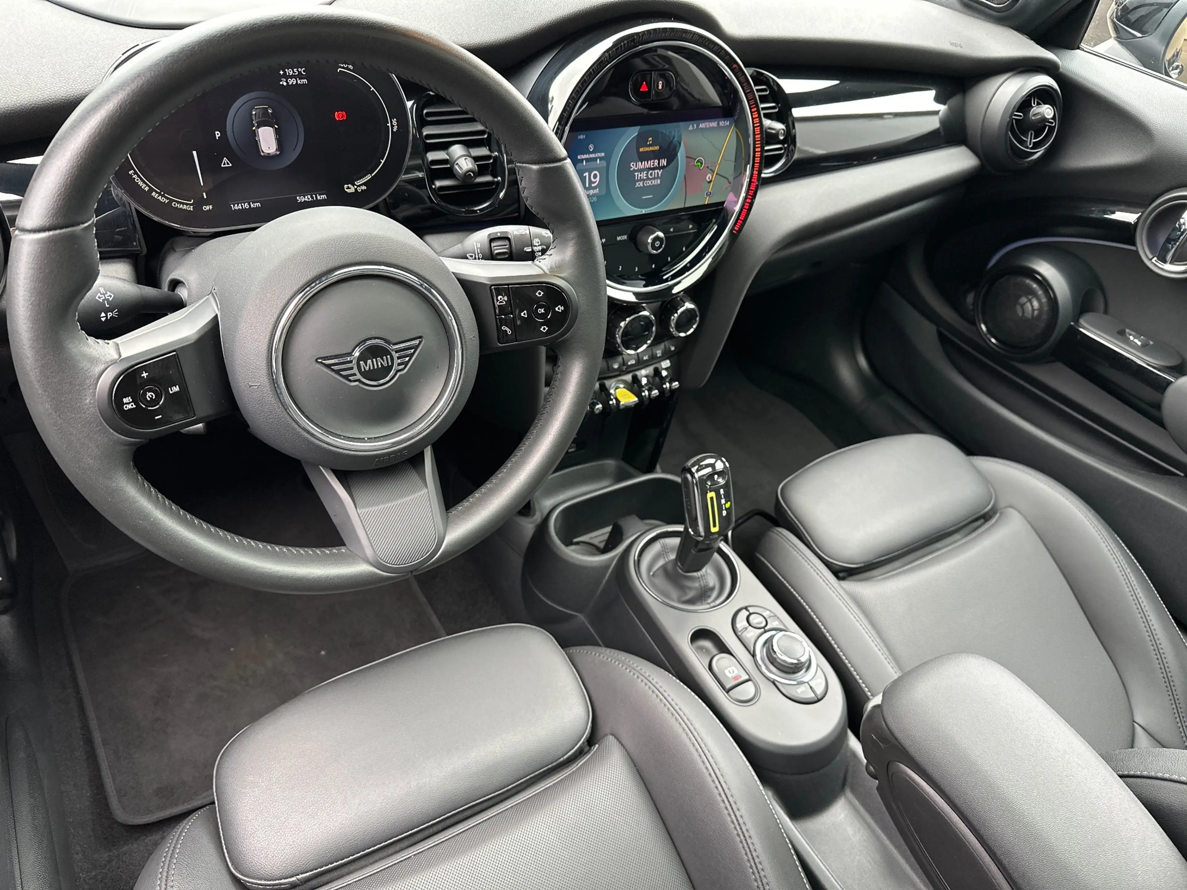 MINI Cooper SE Classic Trim NAV+LED+PANO+HUD+KAM+SHZ+KEYLESS — photo 10