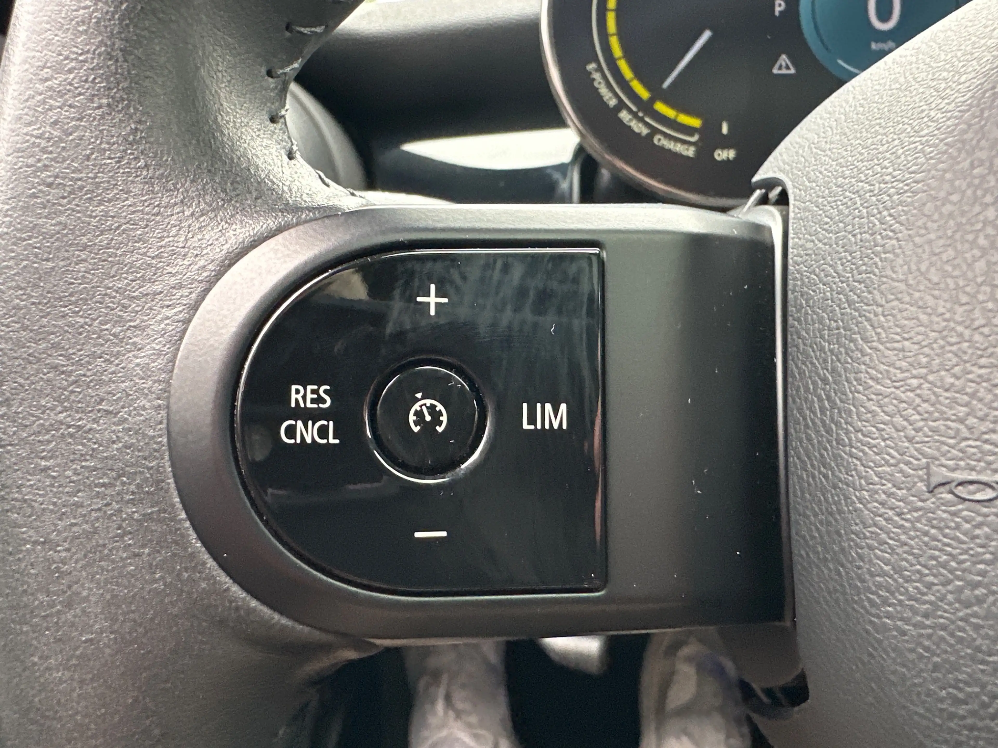 MINI Cooper SE Classic Trim NAV+LED+PANO+HUD+KAM+SHZ+KEYLESS — photo 15