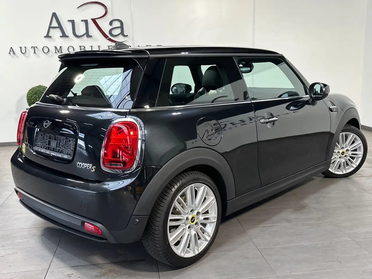MINI Cooper Classic Trim NAV+LED+PANO+HUD+KAM+SHZ+KEYLESS, миниатюра 4